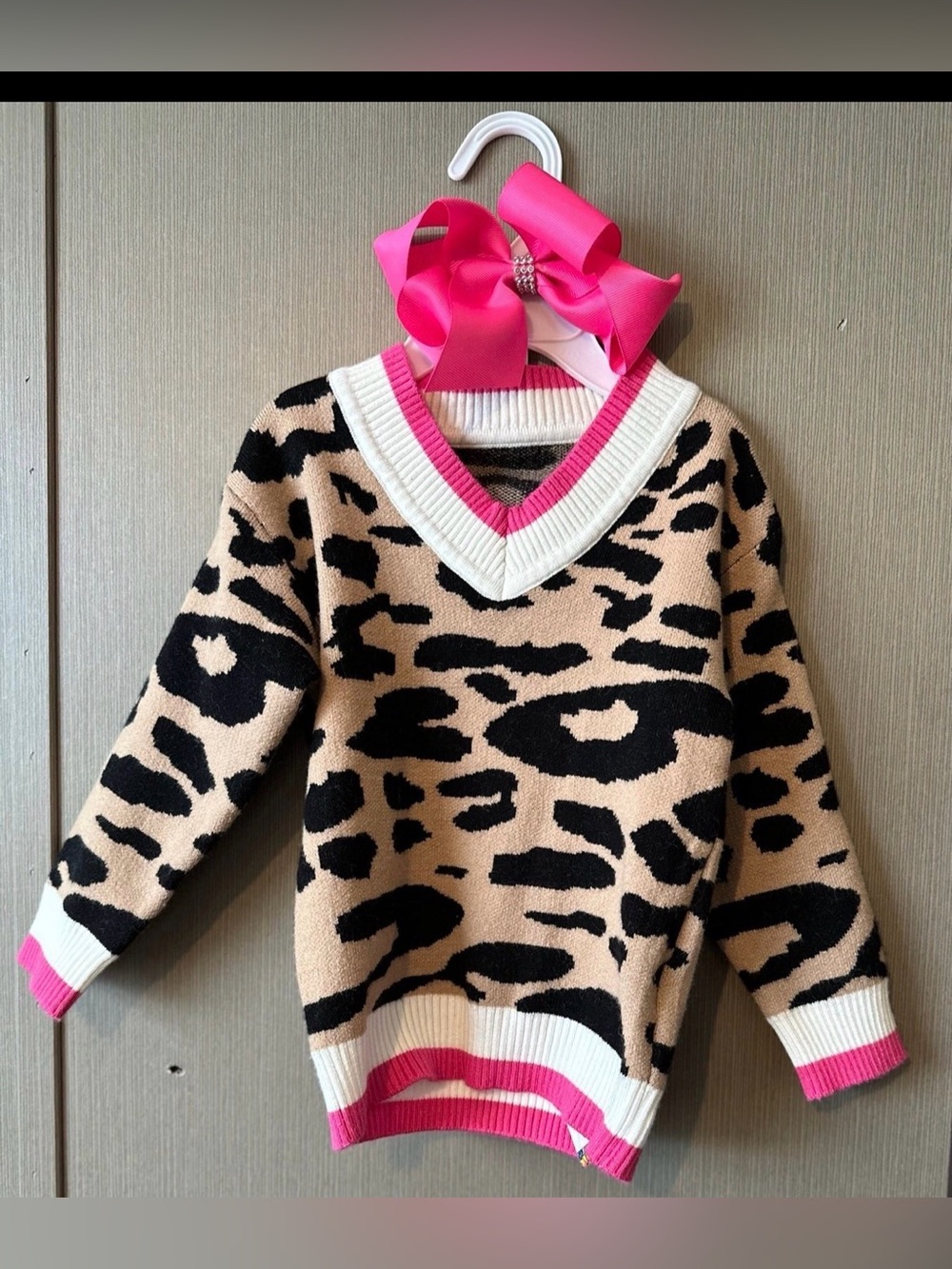 Boutique toddler Leopard/pink/white V-neck sweater 2T nwot